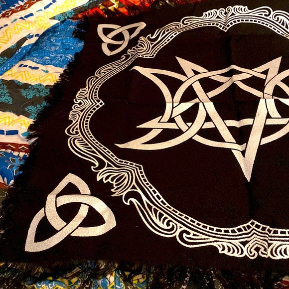 Alter Cloth - Picture 3 of 8